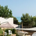 Yurta Glamping San Leone & Casa Baia Blu Bed & Breakfast 3*