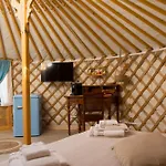 Yurta Glamping San Leone - Tra Mare-pineta Alojamento de Acomodação e Pequeno-almoço 3*