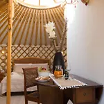 Yurta Glamping San Leone & Casa Baia Blu Bed & Breakfast