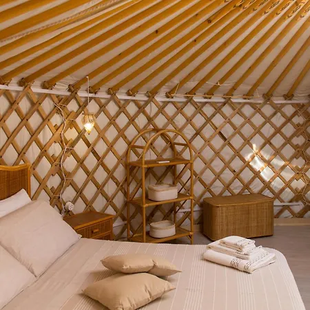 Nocleg ze śniadaniem Yurta Glamping San Leone & Casa Baia Blu *