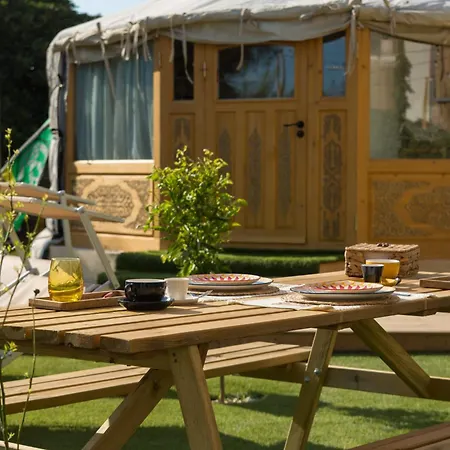 Nocleg ze śniadaniem Yurta Glamping San Leone & Casa Baia Blu *