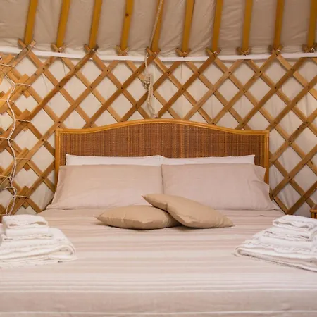 Nocleg ze śniadaniem Yurta Glamping San Leone & Casa Baia Blu *