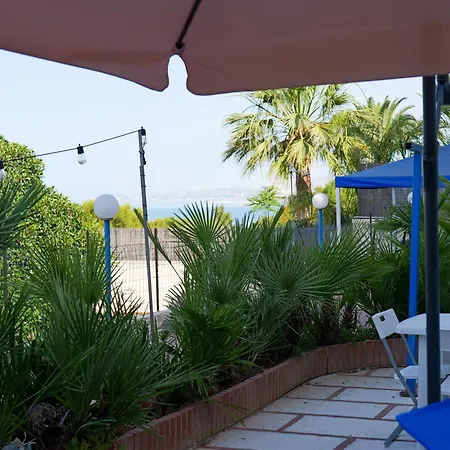 Nocleg ze śniadaniem Yurta Glamping San Leone & Casa Baia Blu *